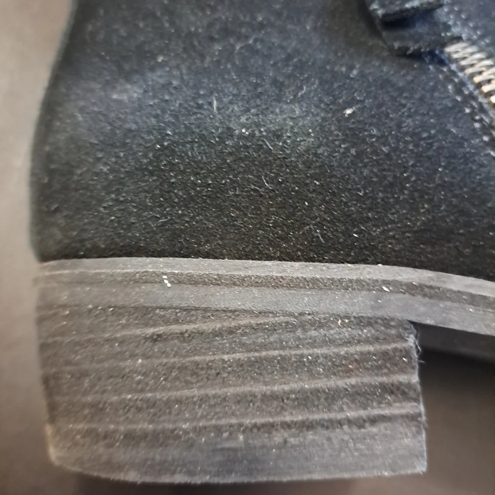 Blondo Linda Black Suede Ankle Boot   Size 7.5